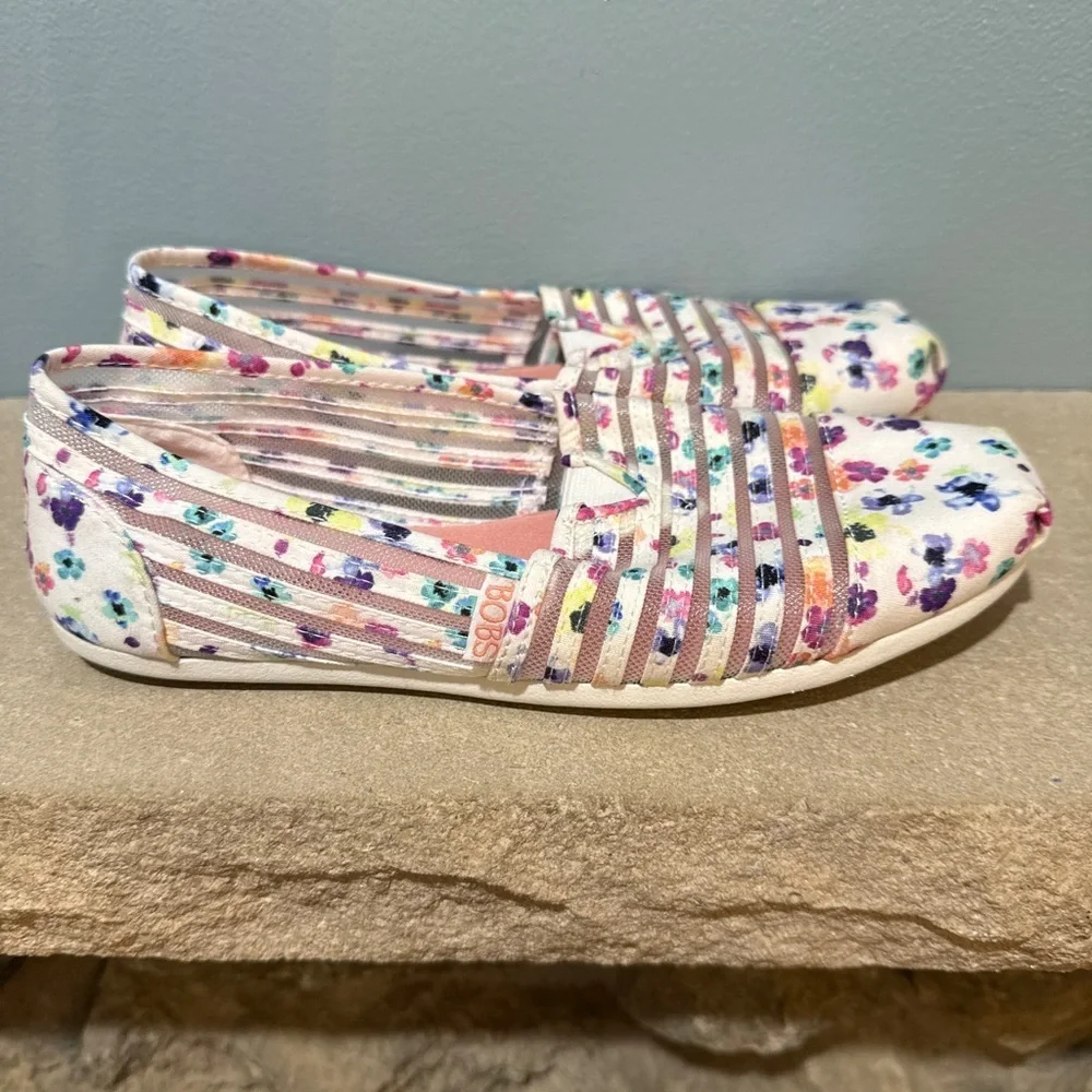 BOBS from Skechers Women's Floral Flats - Multicolor. Excellent Condition Used